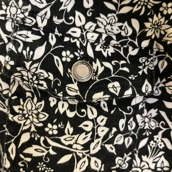 Charter club women’s size, S petite white and black denim jacket, long sleeve - Picture 4 of 4